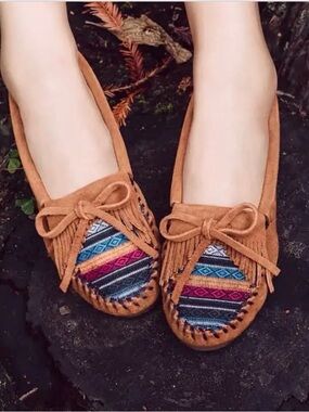 Minnetonka Kilty Hardsole size 9.5